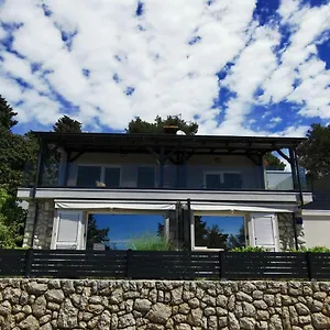 https://villa-poljana.primorje-gorskikotar.com